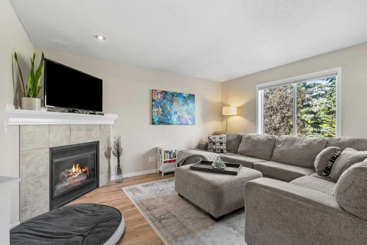 71 Royal Birch Manor NW