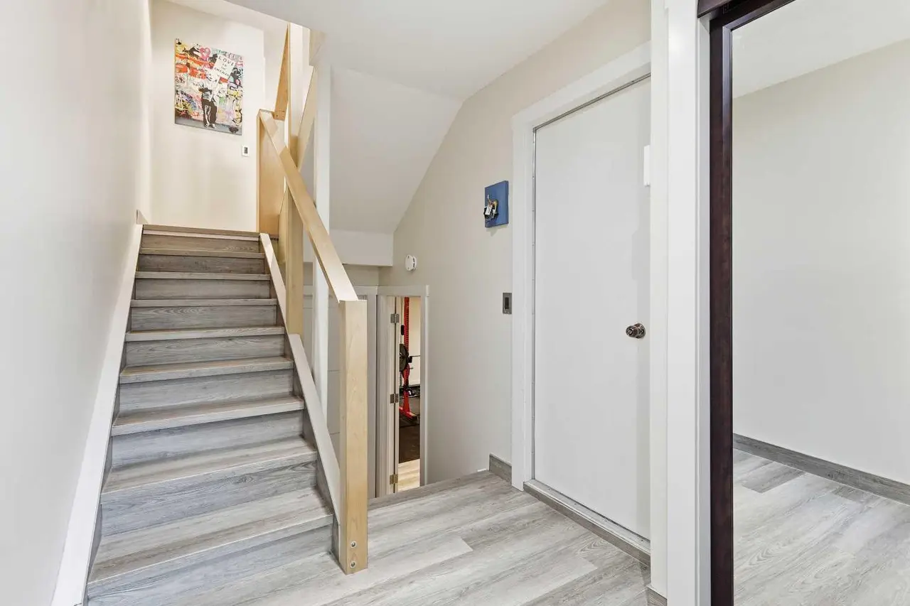443 Brae Glen Crescent SW