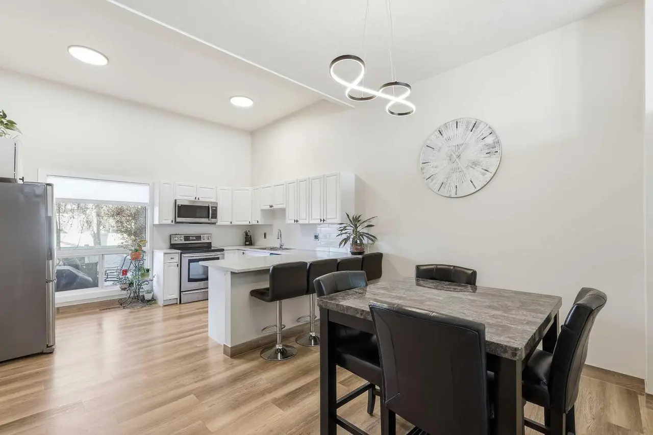443 Brae Glen Crescent SW