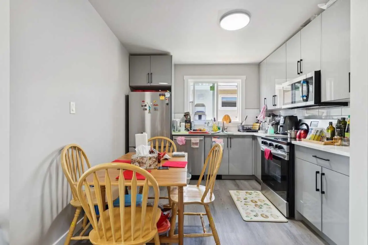 6717 - 6719 Huntsbay Road NW