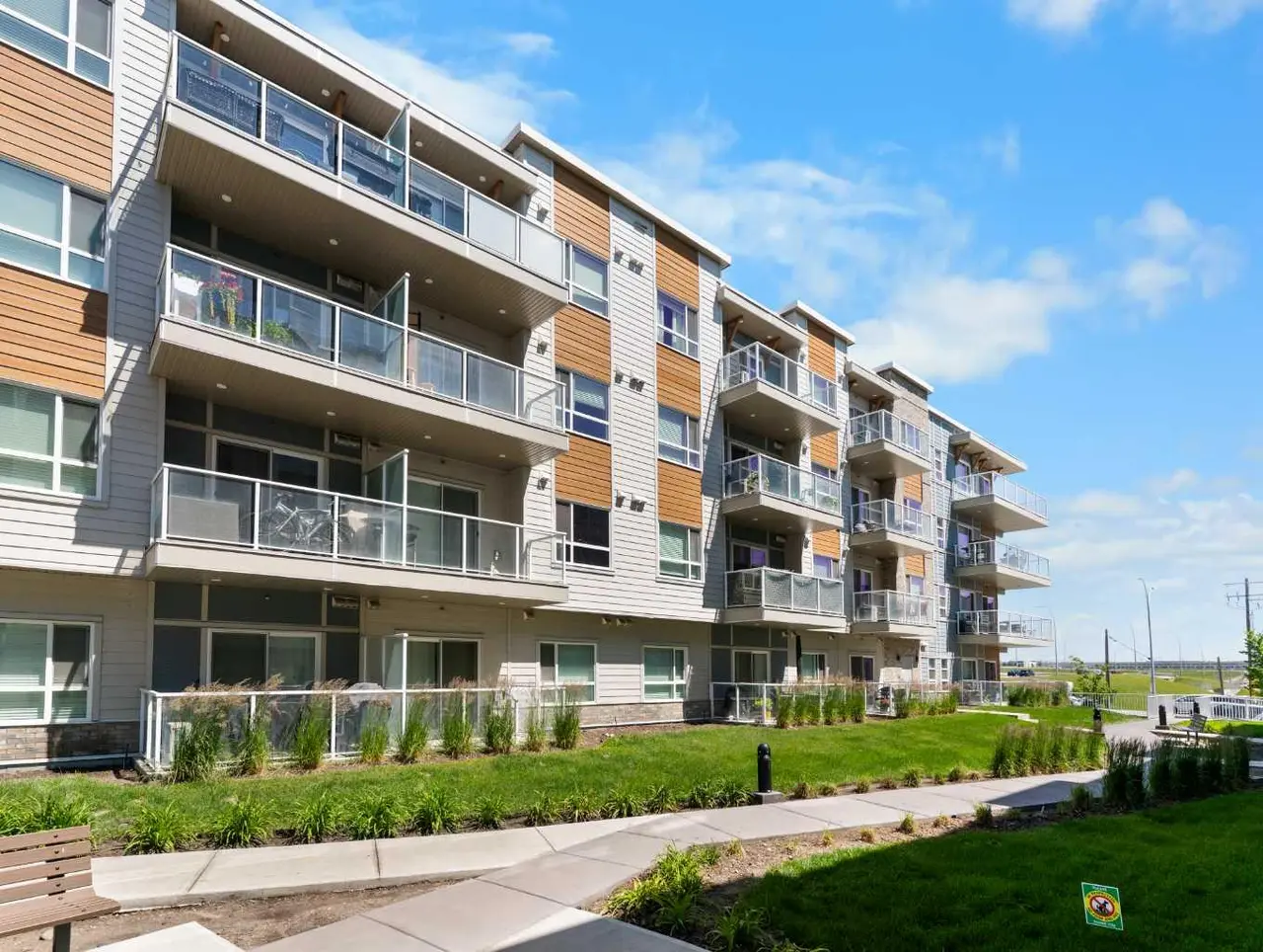 305, 200 Harvest Hills Place NE