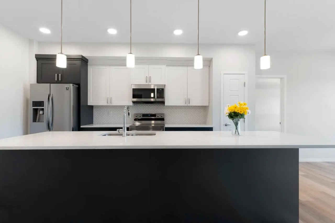 305, 200 Harvest Hills Place NE