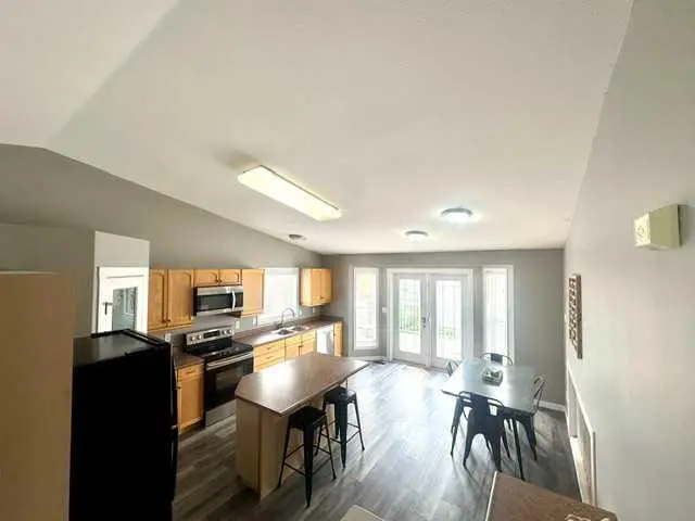 140 Pinnacle Boulevard 