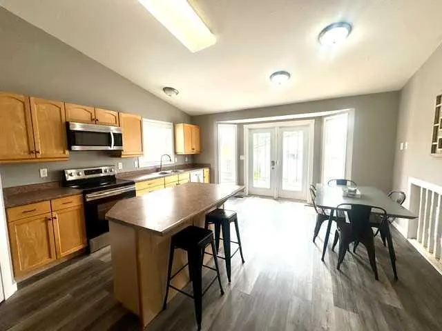 140 Pinnacle Boulevard 