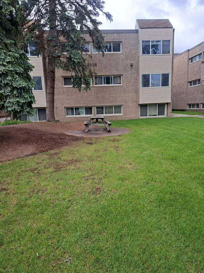 222, 8235 Elbow Drive SW