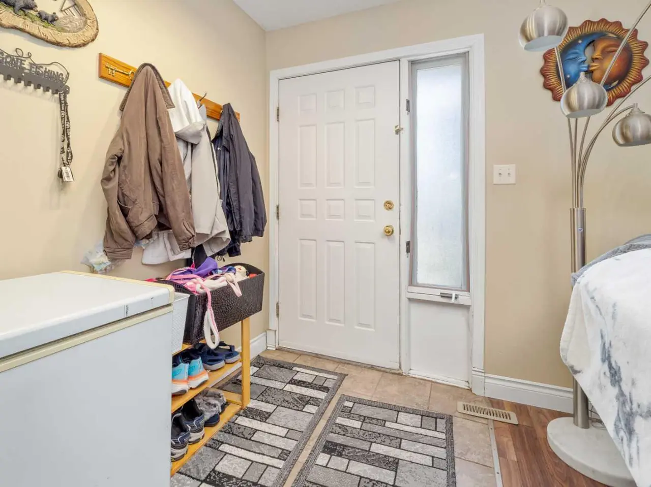 106 Ojibwa Place W