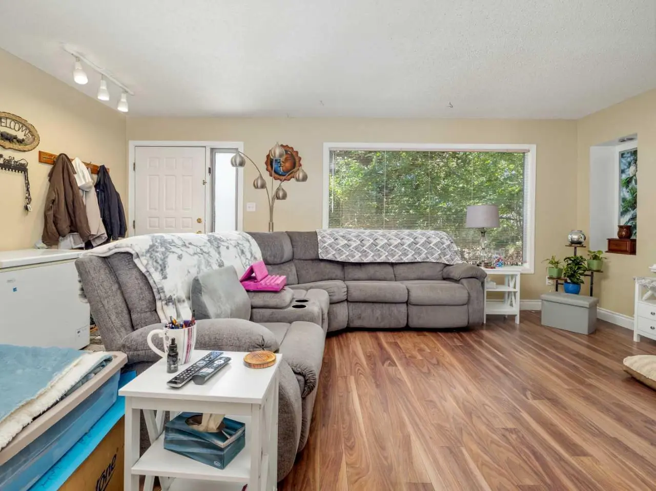 106 Ojibwa Place W