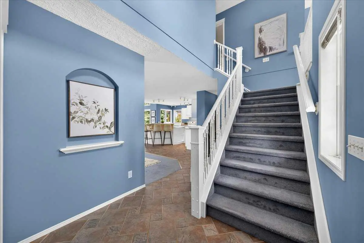 232 Douglas Glen Close SE