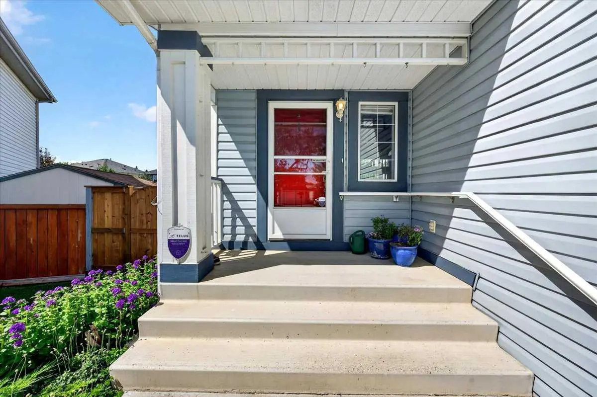 232 Douglas Glen Close SE