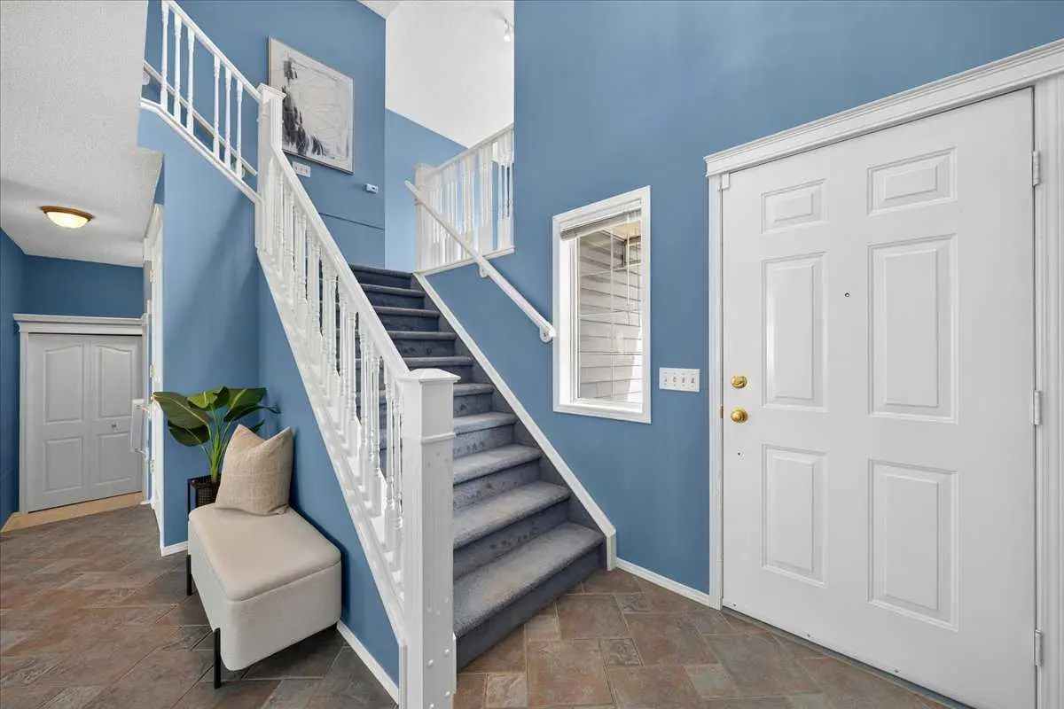 232 Douglas Glen Close SE