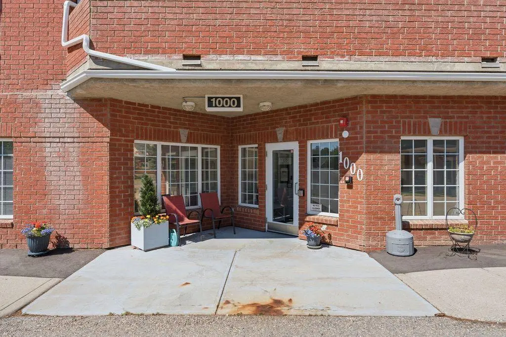 1210, 1210 Sienna Park Green SW