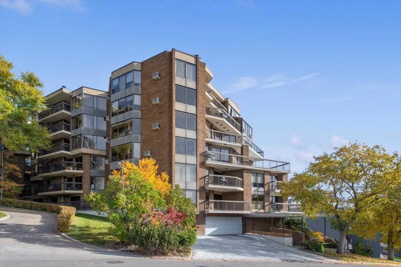 302, 320 Meredith Road NE