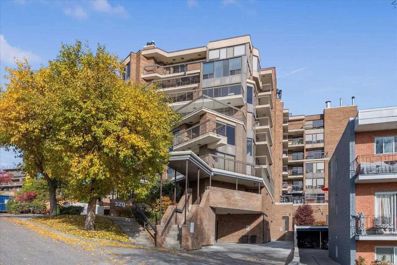 302, 320 Meredith Road NE