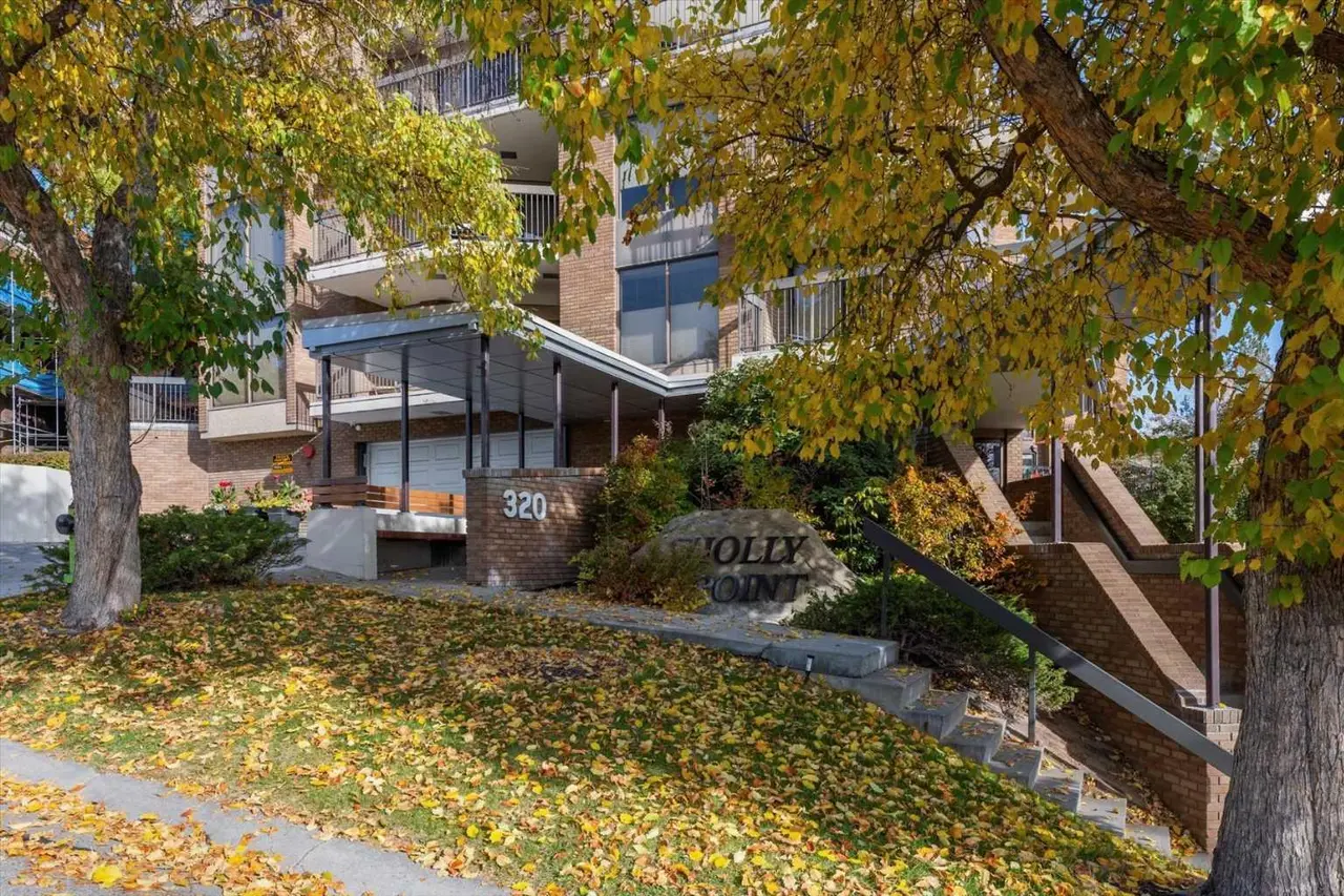 302, 320 Meredith Road NE