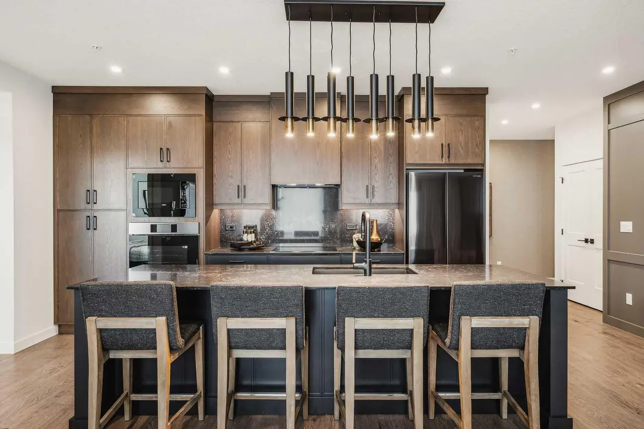 2303, 55 Lucas Way NW