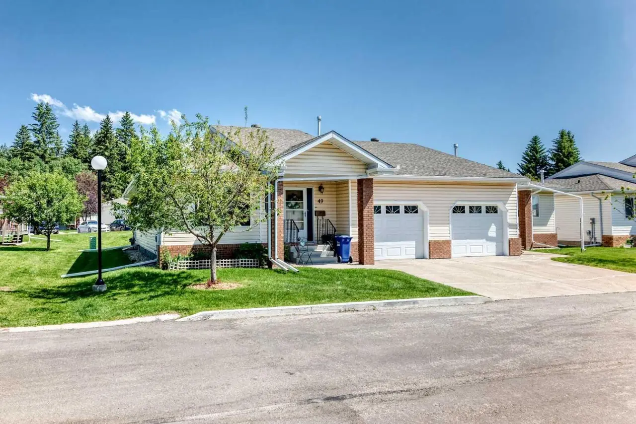 49, 2821 Botterill Crescent 