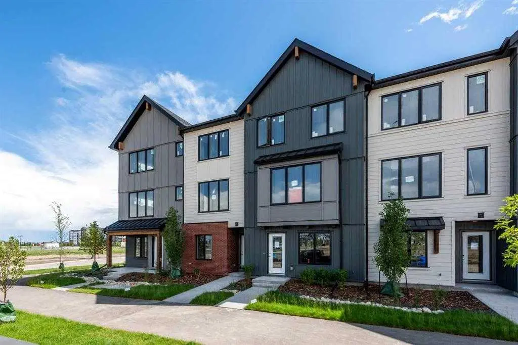 69 MERCADO Lane SE