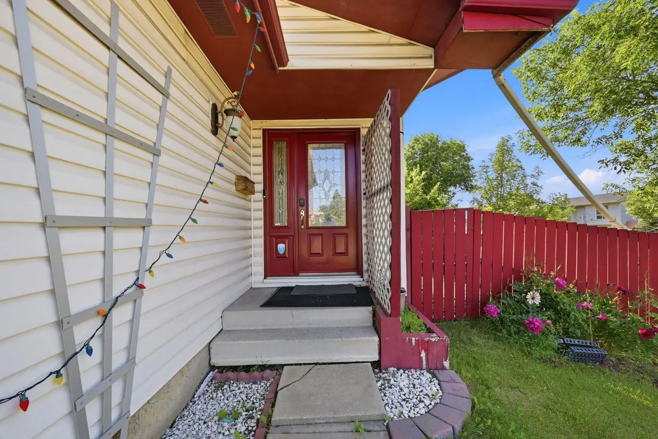 4 Fallswater Road NE