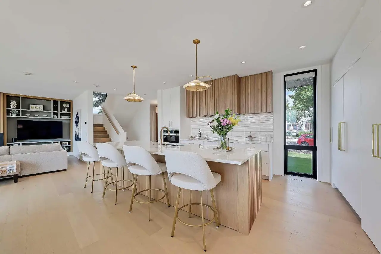 159 Rosery Drive NW