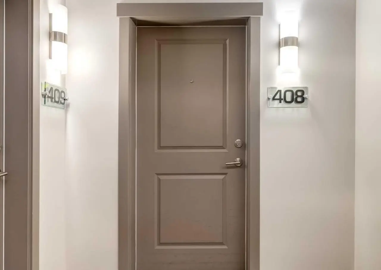 408, 32 Varsity Estates Circle NW