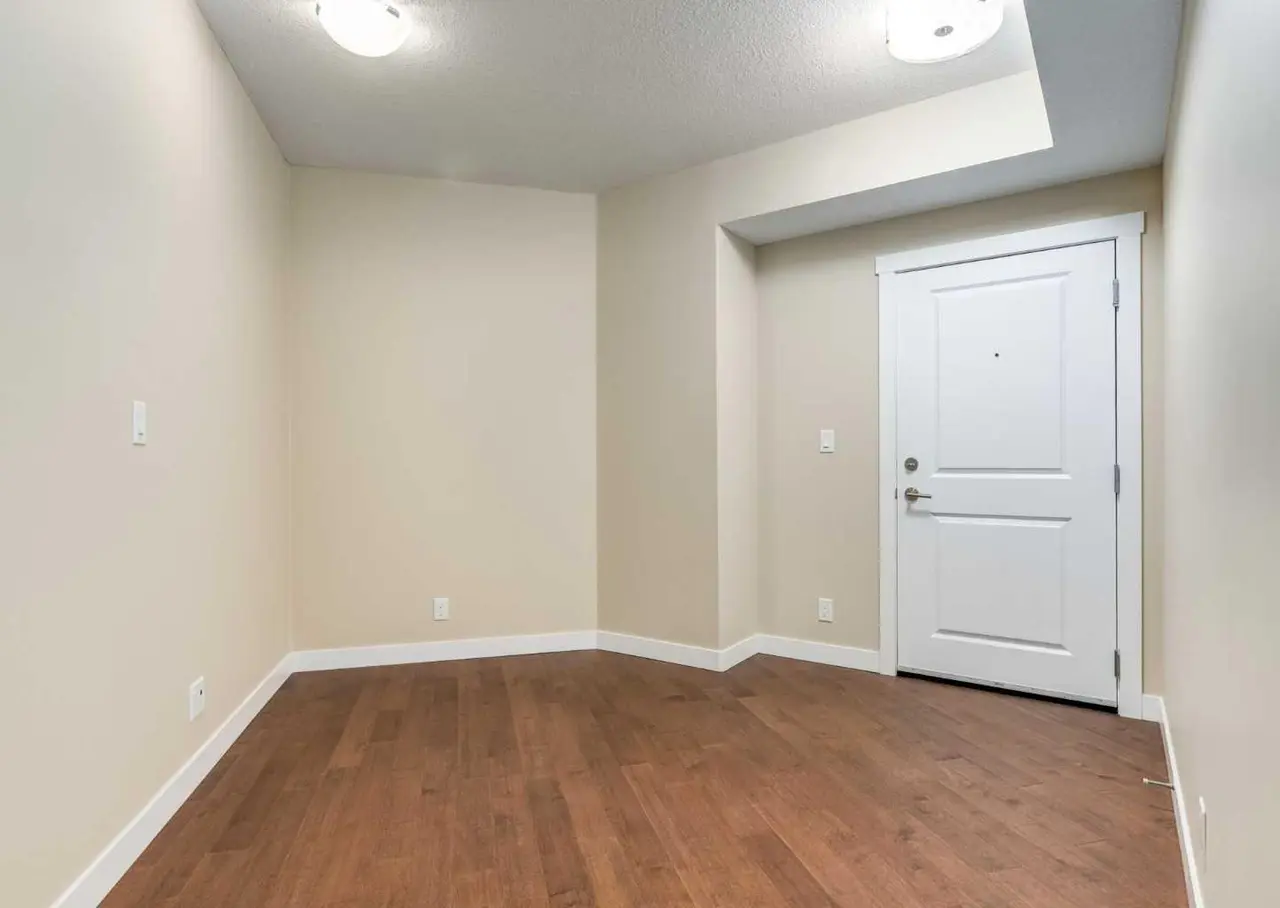 408, 32 Varsity Estates Circle NW