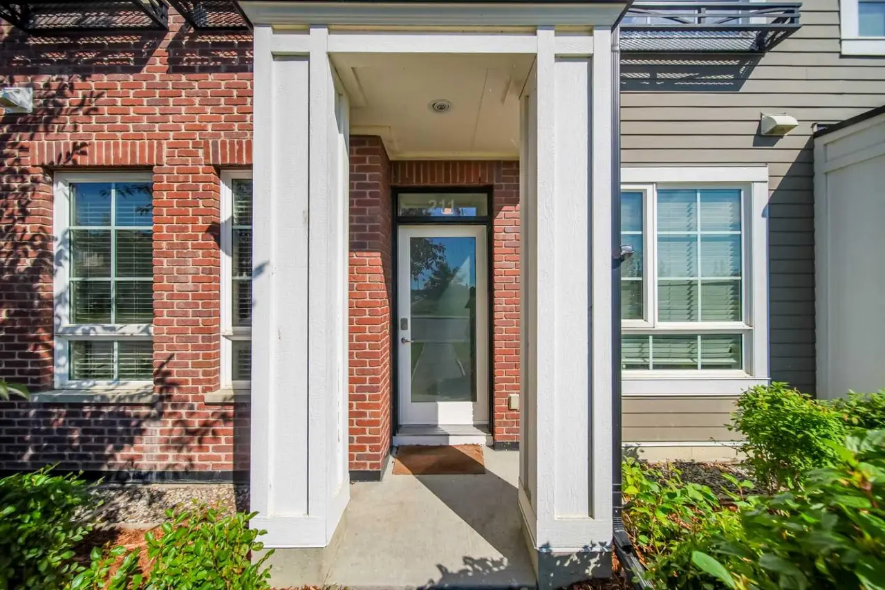 211 Copperpond Common SE