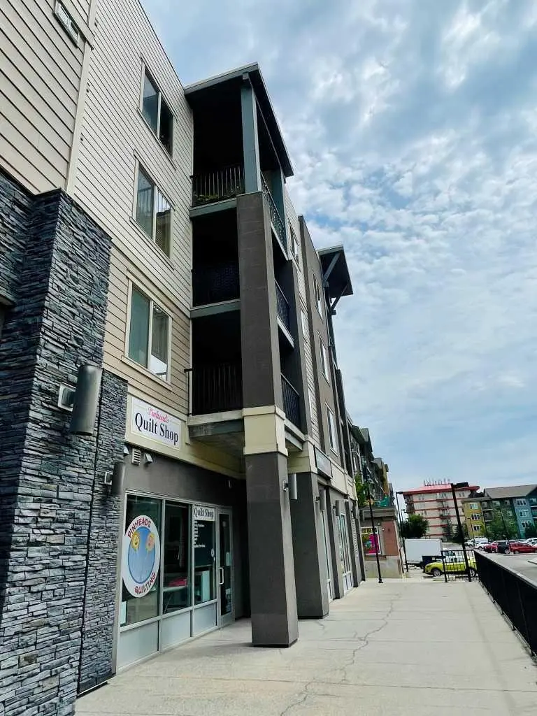 6210, 403 Mackenzie Way SW