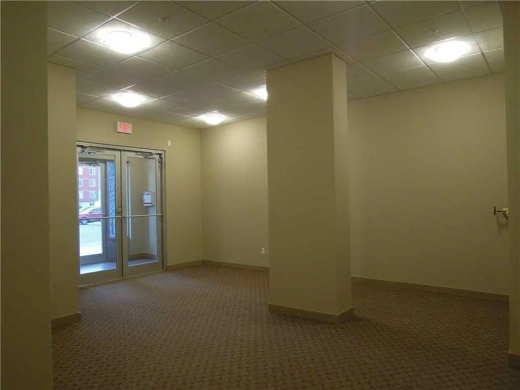 6210, 403 Mackenzie Way SW