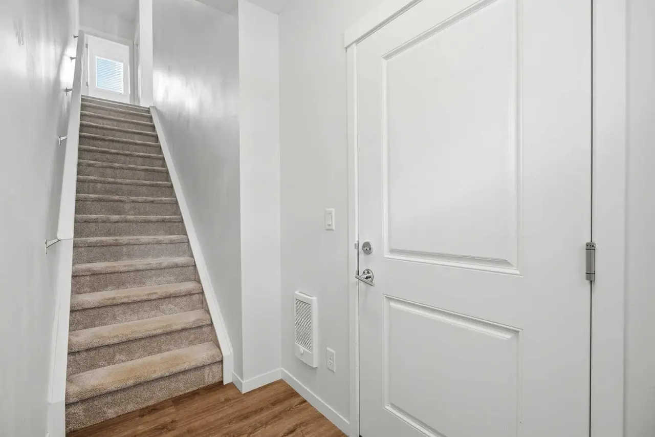 611, 355 Nolancrest Heights NW