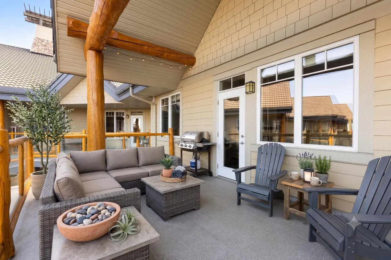 2444, 2330 Fish Creek Boulevard SW
