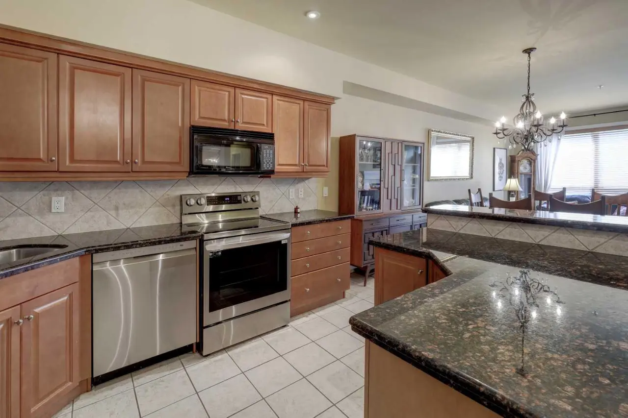 105, 11642 Valley Ridge Park NW