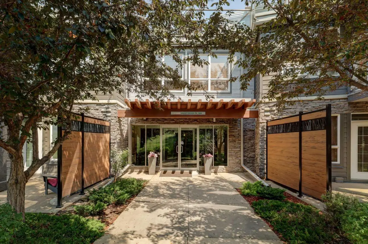 105, 11642 Valley Ridge Park NW
