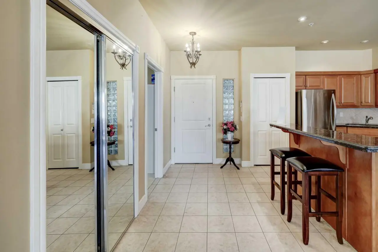 105, 11642 Valley Ridge Park NW
