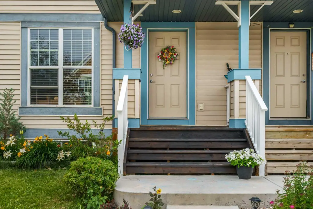 240 Elgin Meadows Gardens SE