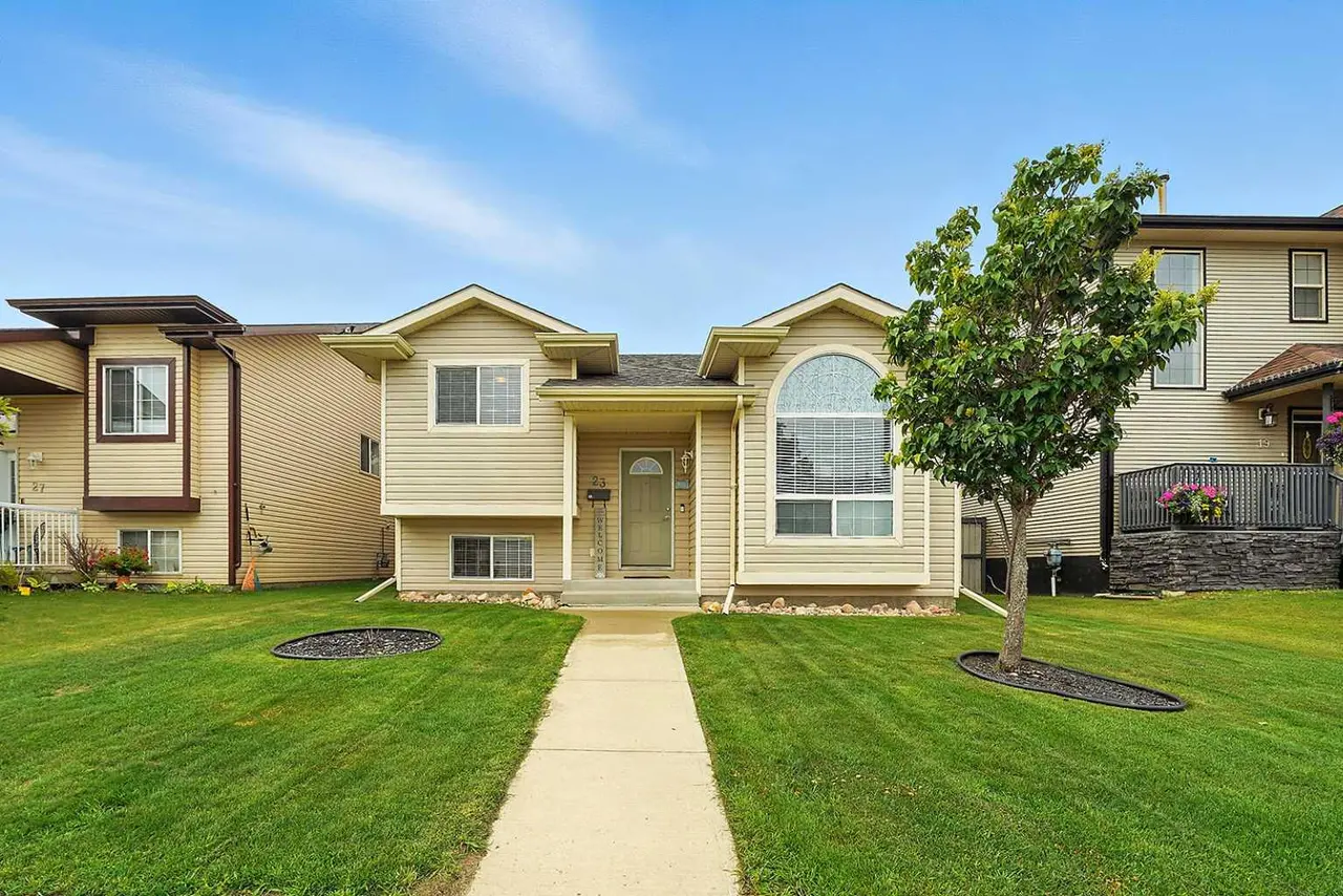 23 Dubois Crescent 