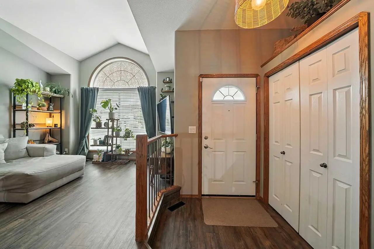 23 Dubois Crescent 