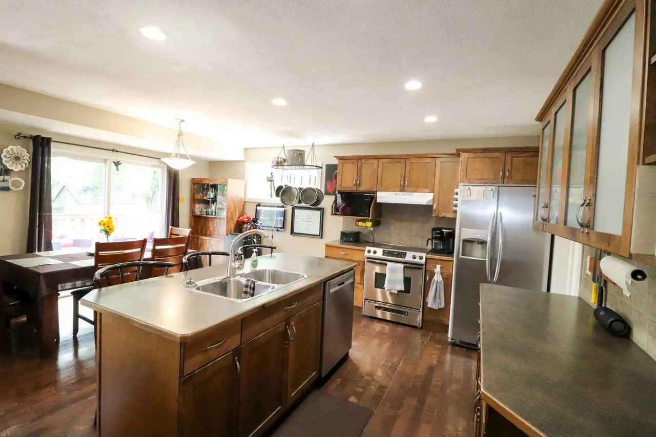 71 Coalbanks Gate W