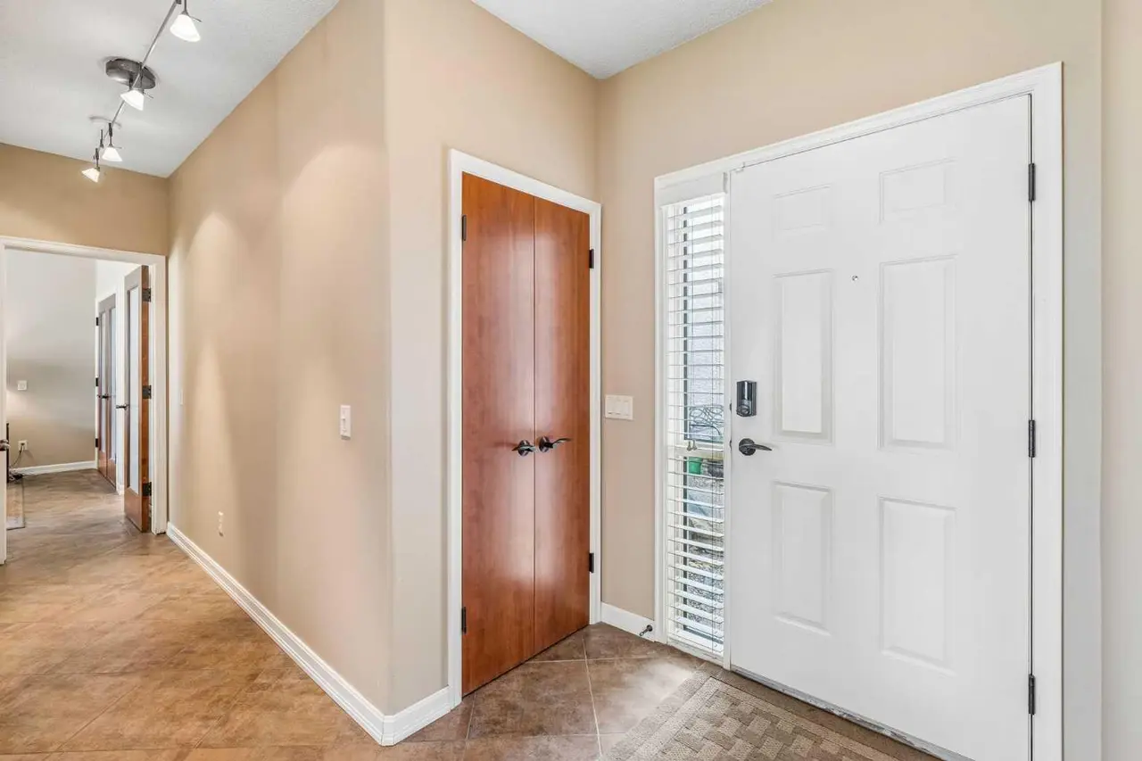 604, 1997 Sirocco Drive SW