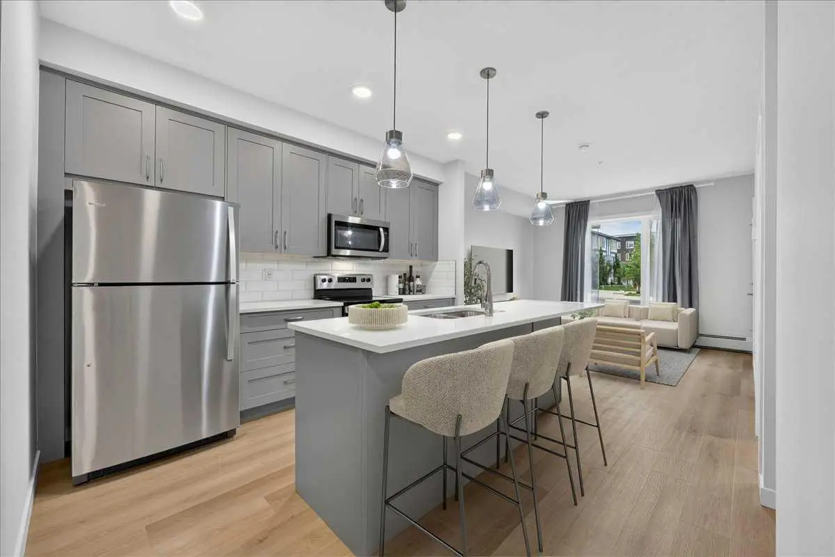 101, 200 Shawnee Square SW