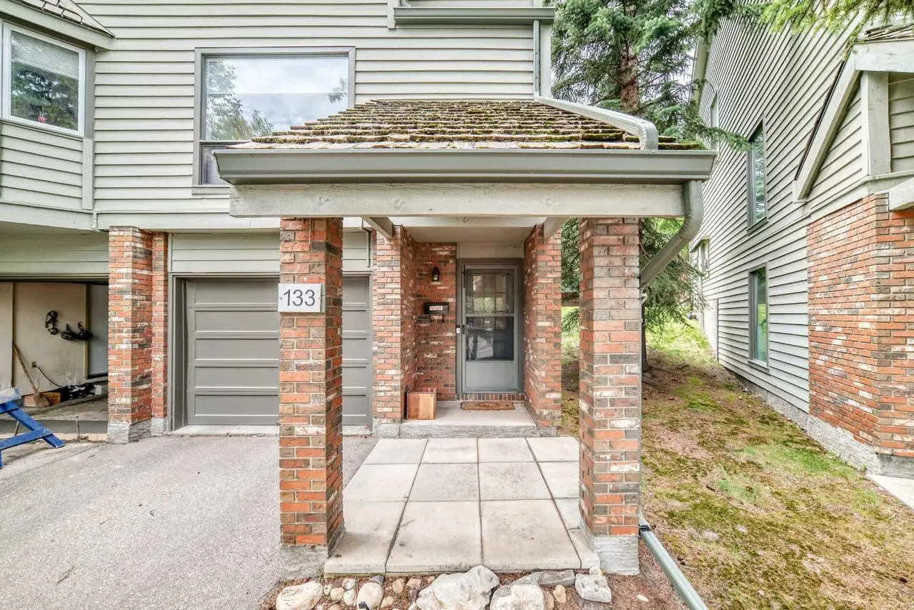 133 Point Drive NW