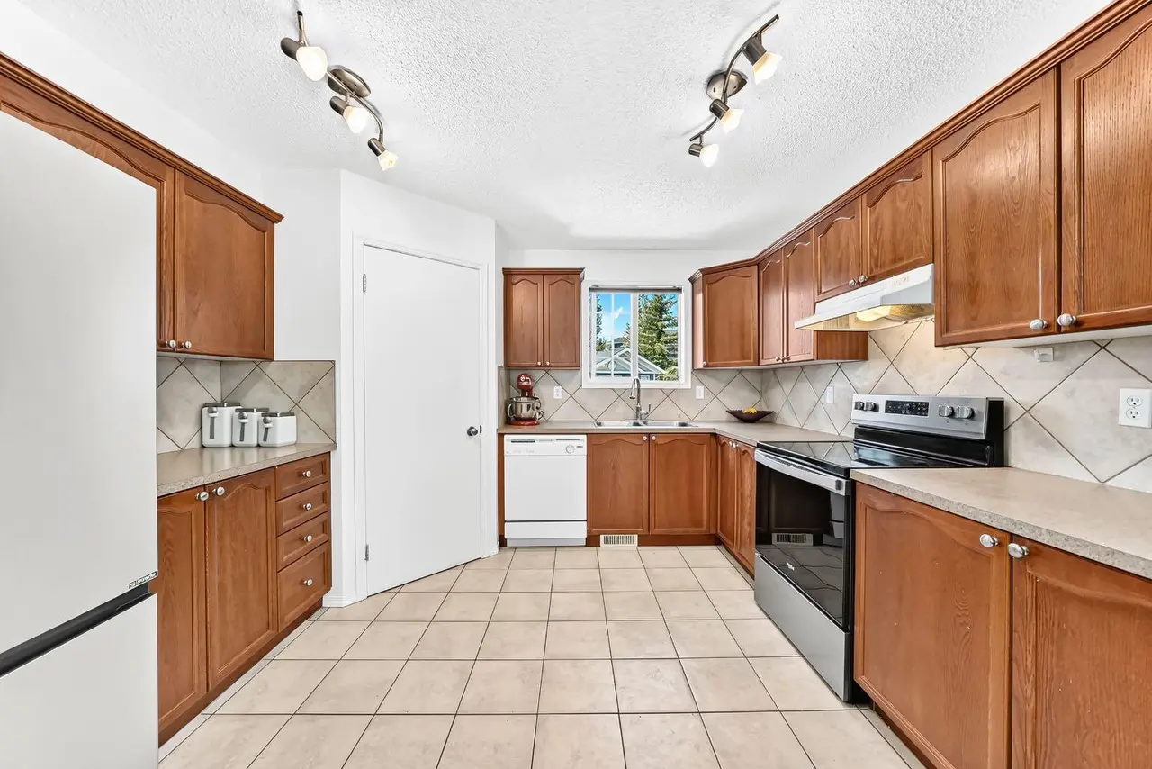 619 Country Village Cape NE