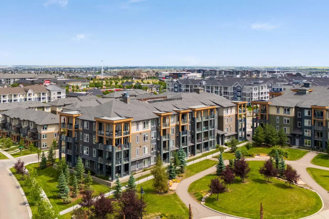 301, 300 Auburn Meadows Manor SE