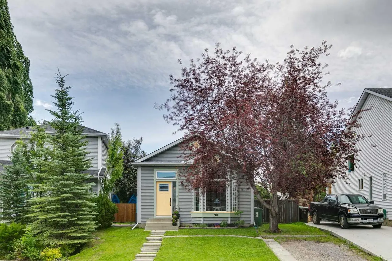 98 River Rock Way SE