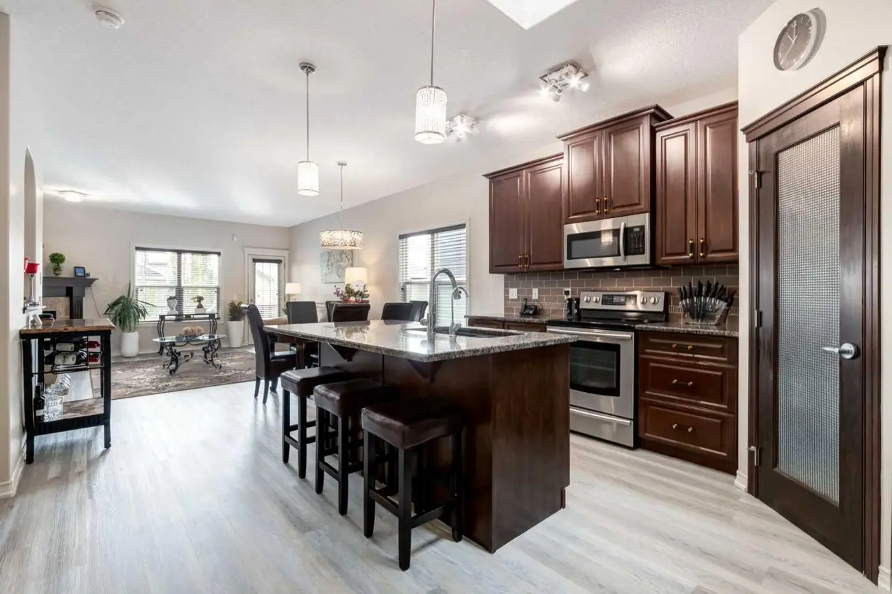 202 Silverado Bank Circle SW