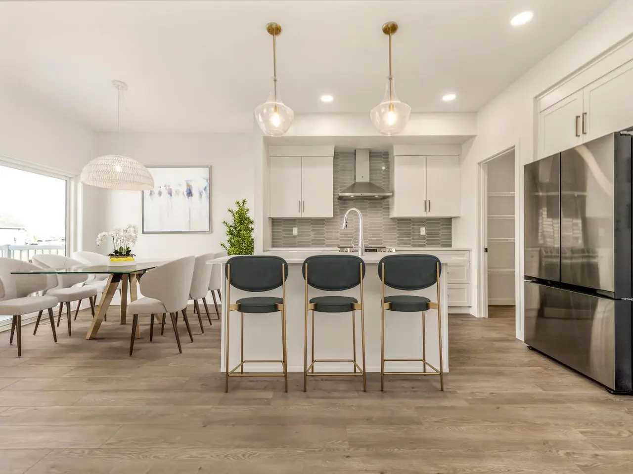 126 Miners Road W