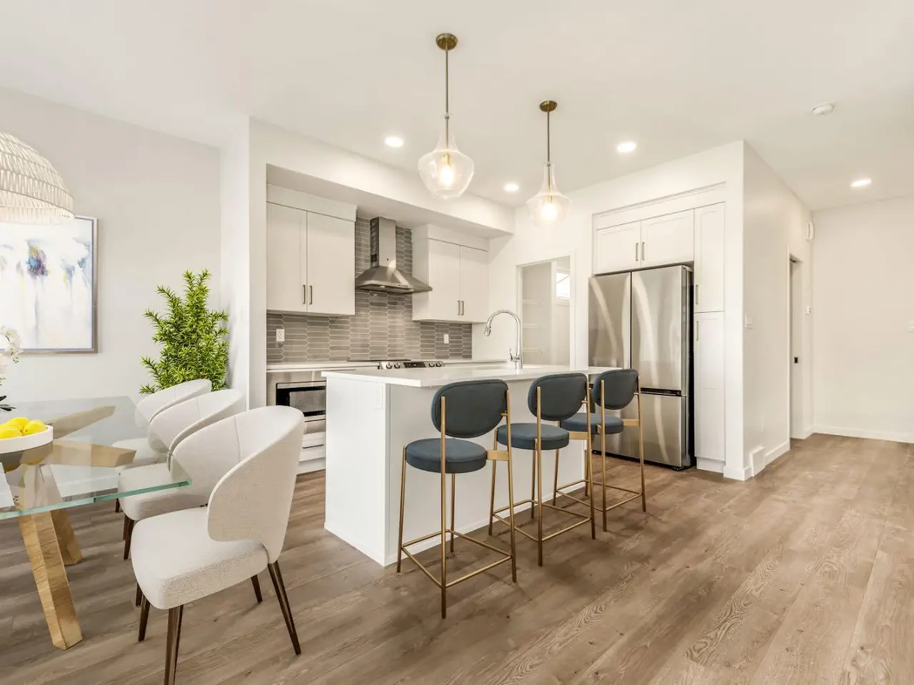 126 Miners Road W