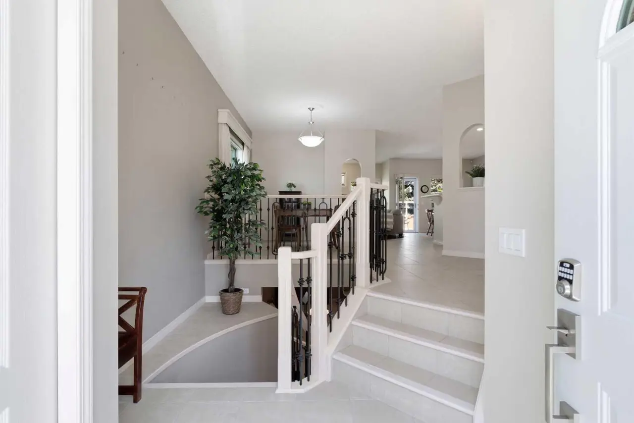 215 Rocky Ridge Villas NW