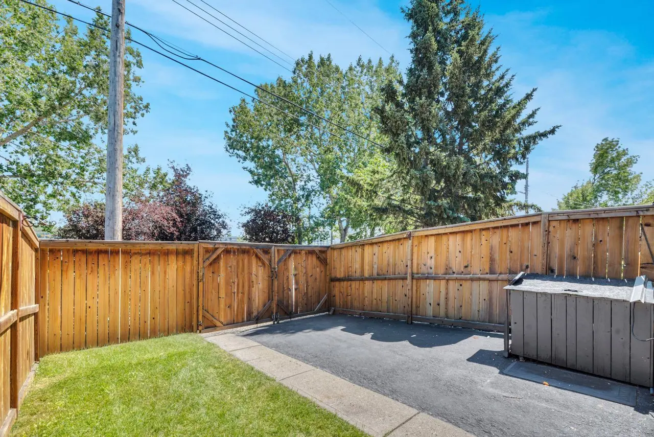 62, 630 Sabrina Road SW