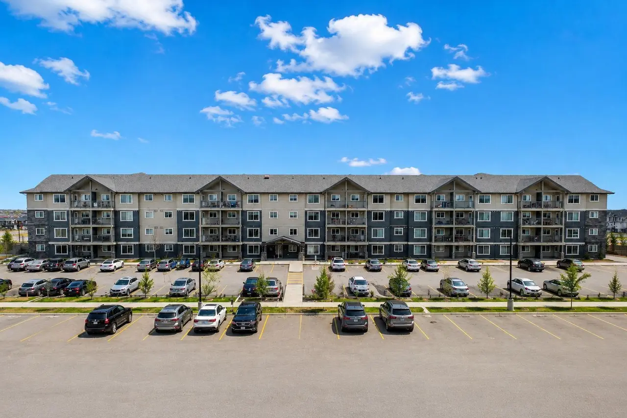 3320, 181 Skyview Ranch Manor NE
