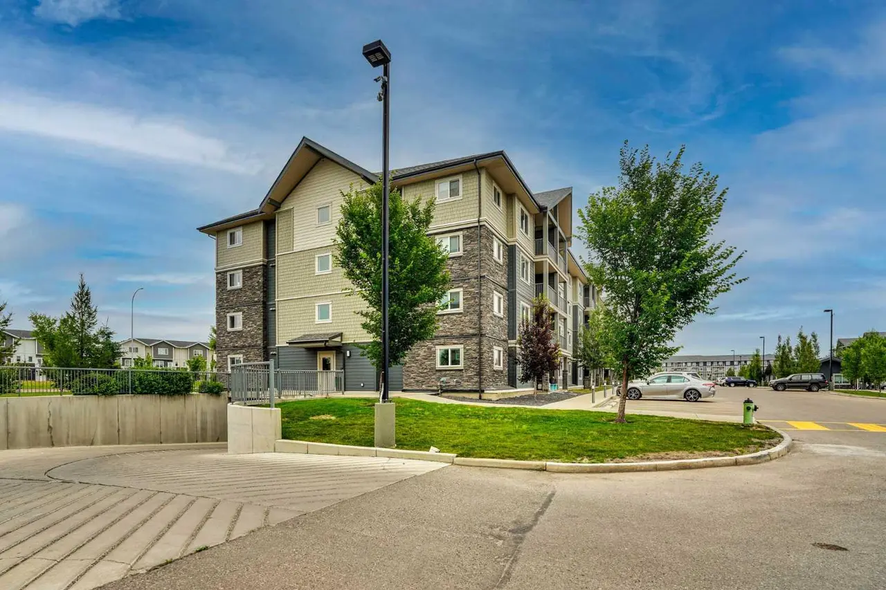 3320, 181 Skyview Ranch Manor NE